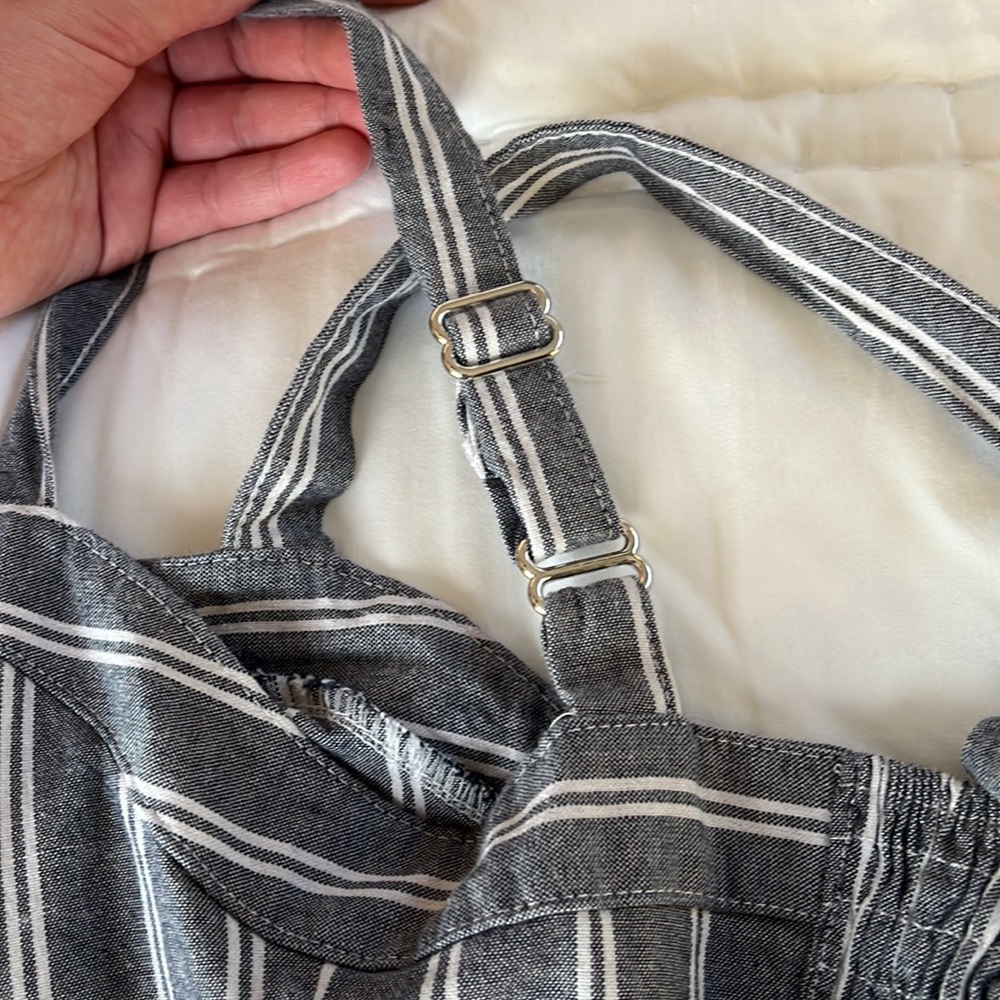 Brandy Melville striped grey and white adjustable cropped tank top - Picture 6 of 7